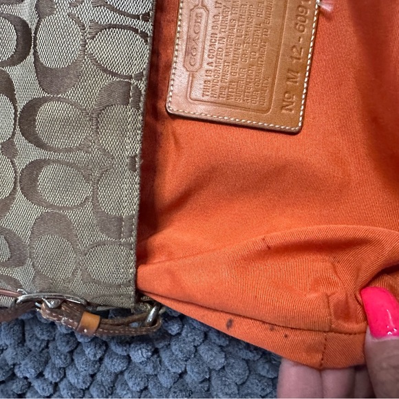 Coach Hampton Clip Signature Classic Shoulder Bag - Picture 9 of 14